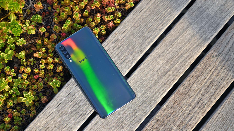 Illustration for article titled Samsung Galaxy A50 Review: The New Budget Smartphone to Beat